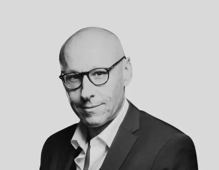 Headshot of Olivier-Robert Murphy (man in a suit wearing glasses)
